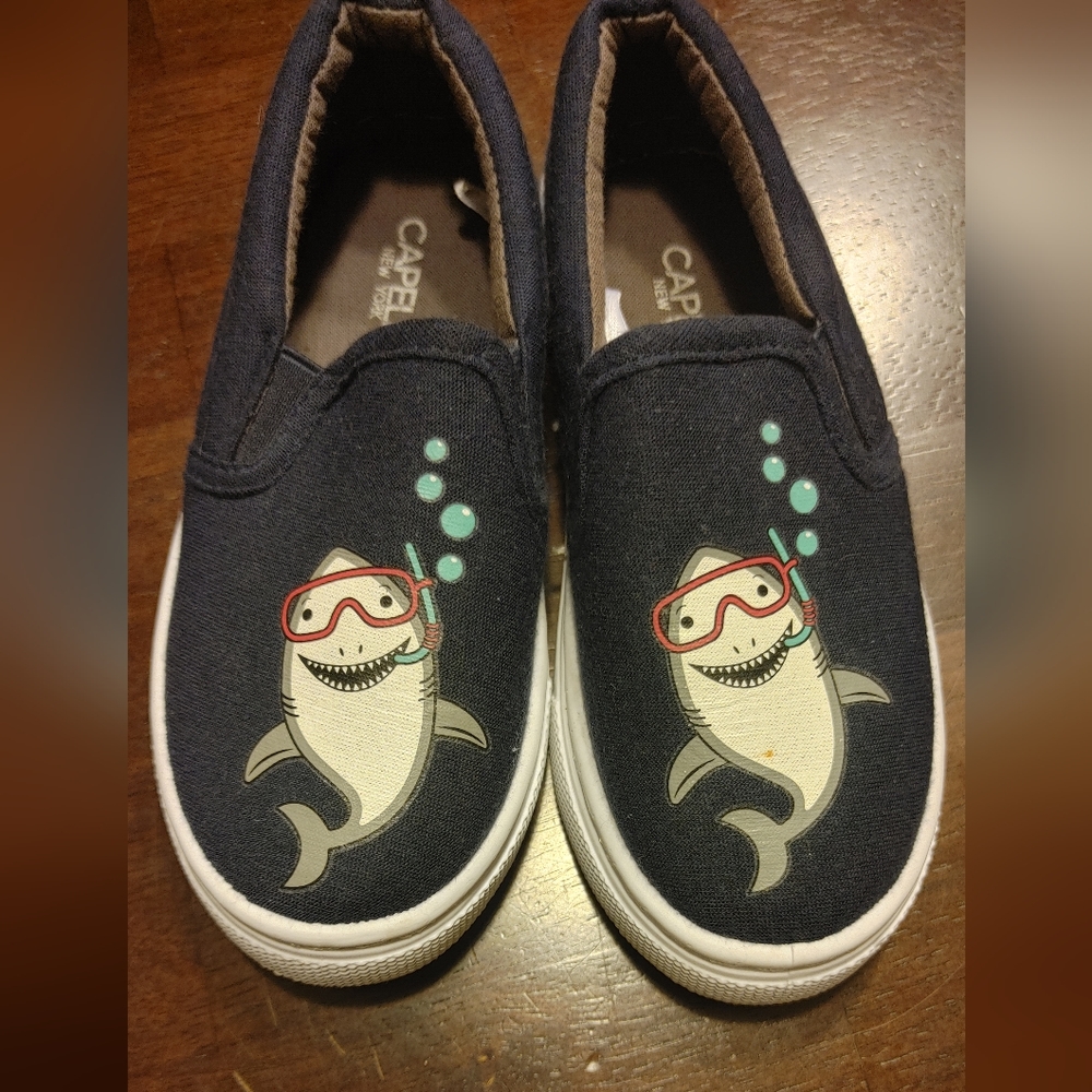 Capelli Children's Shark Shoes Size 9